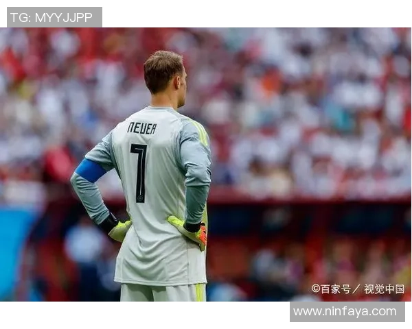 足球明星背影的艺术魅力与情感表达探讨